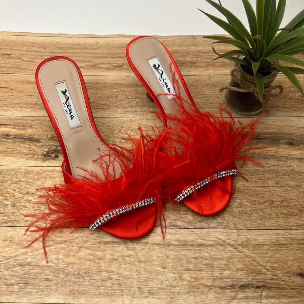 Nina Feather Embellished Sandal sz 7